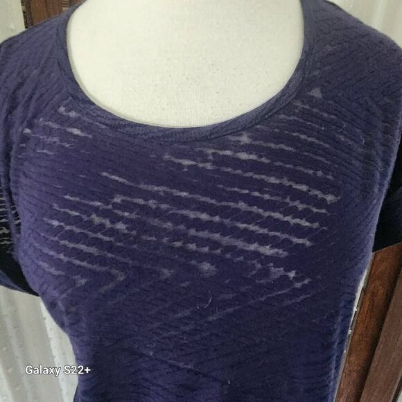 T44 Daisy Fuentes navy see thru lightweight knit top women's Large - Picture 3 of 7